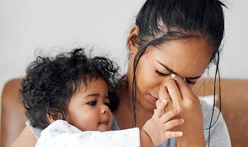 Erschöpfung und Traurigkeit rund um die Geburt ist sind keine Seltenheit