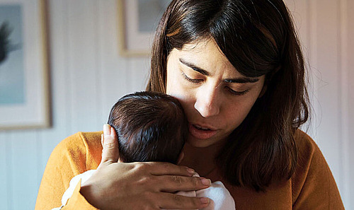 Wenn ein Baby anhaltend schreit, kann das sehr belastend sein.