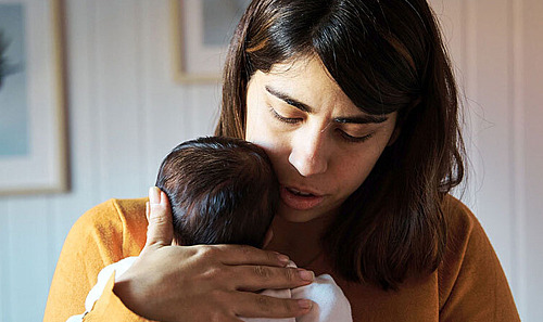 Wenn ein Baby anhaltend schreit, kann das sehr belastend sein.