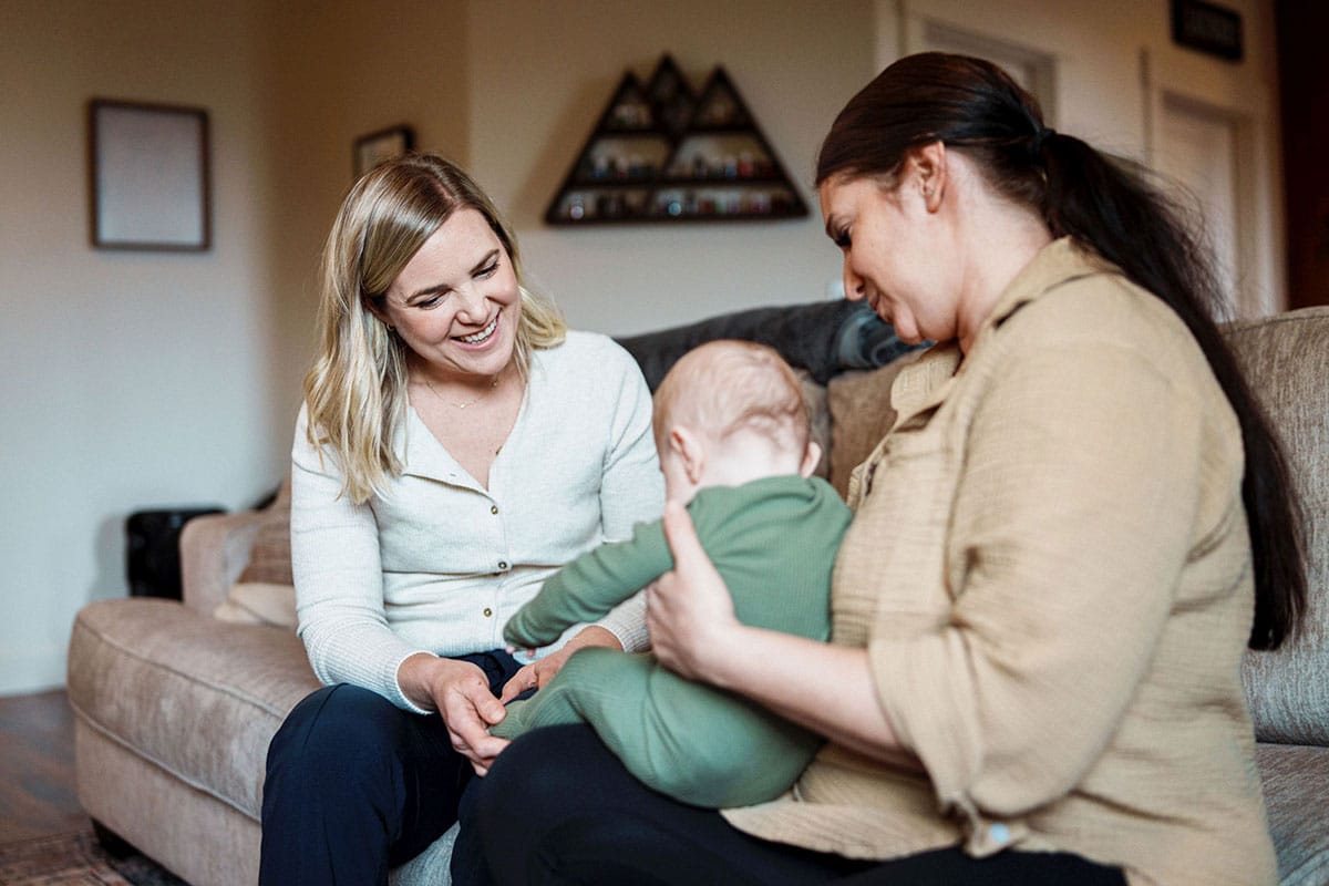 Familienhebammen helfen Mutter und Kind