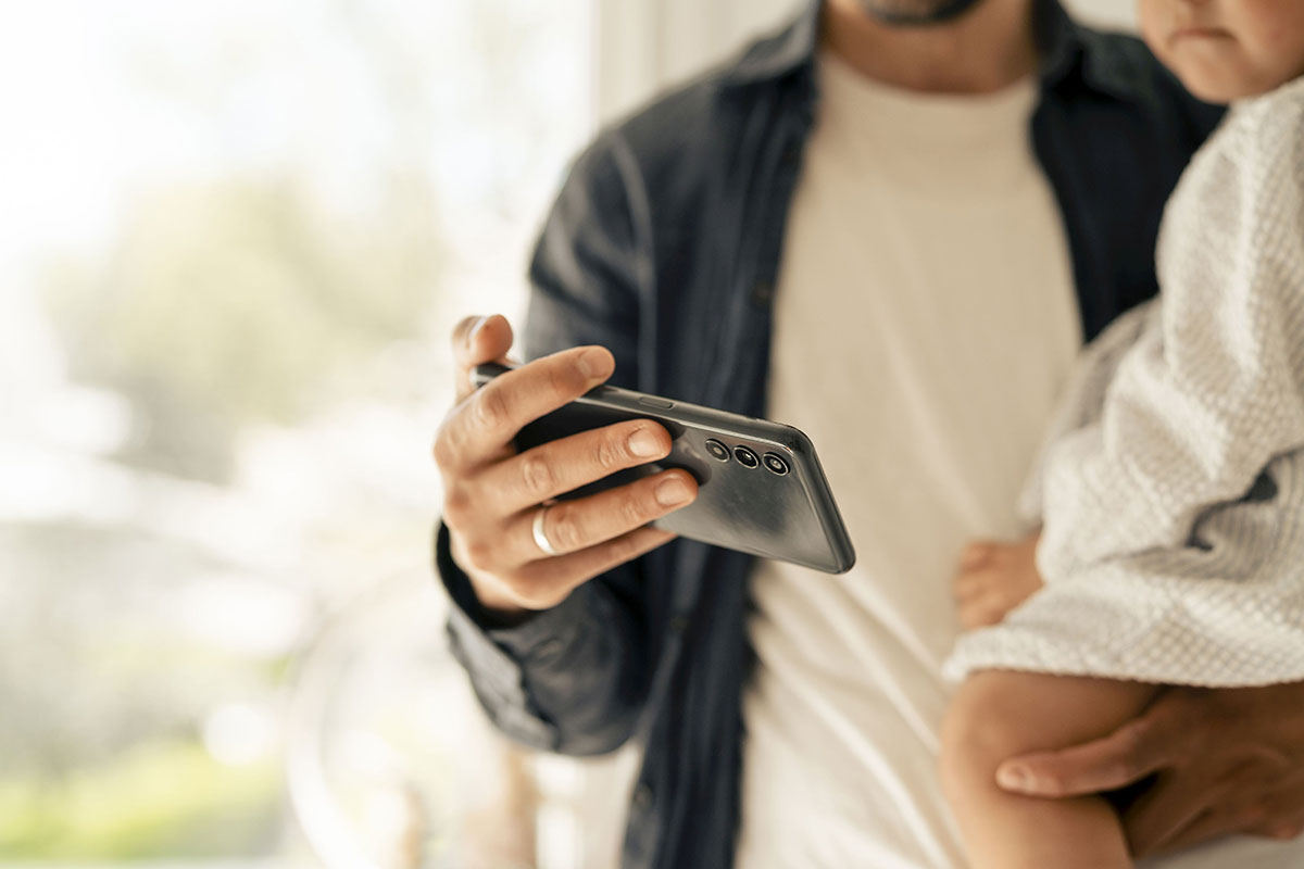 Kein Problem: Gemeinsam mit den Großeltern per video sprechen oder digitale Familienfotos ansehen.