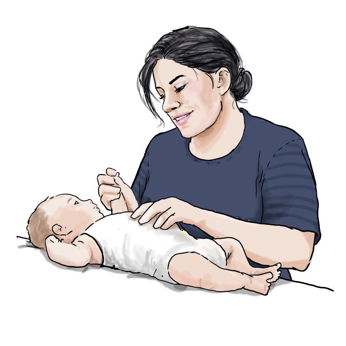 Eine Frau streichelt einem Baby den Bauch Eine Frau streichelt einem Baby den Bauch