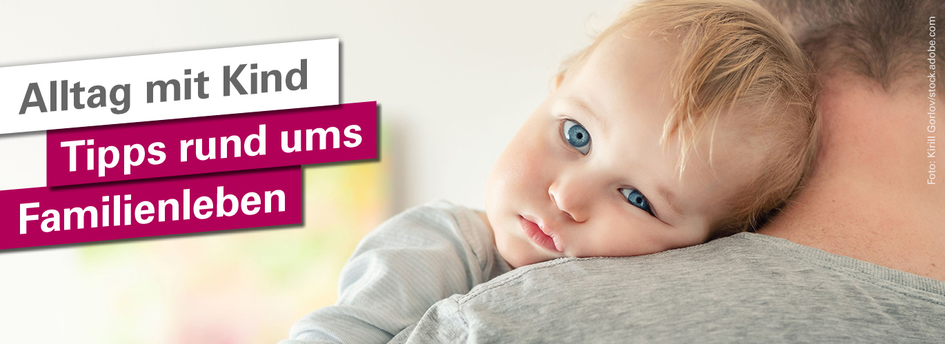 Tipps rund um den Familienalltag Ein Vater trägt sein Kind